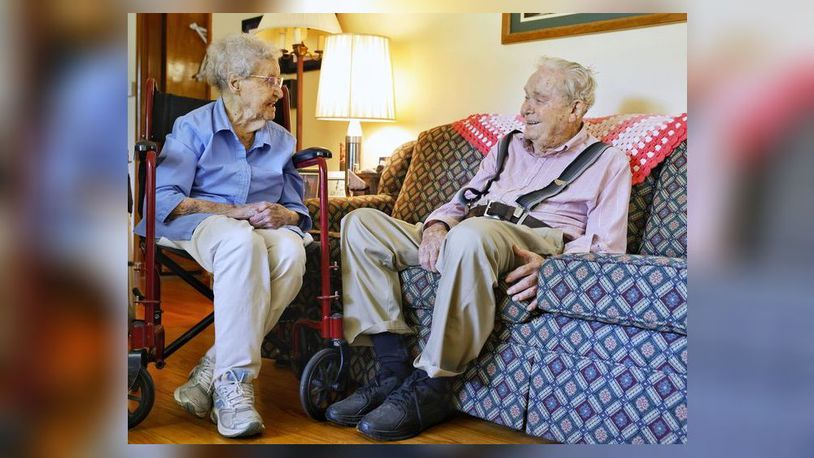 100 Year Old Lovers Married For 79 Years Die Hours Apart