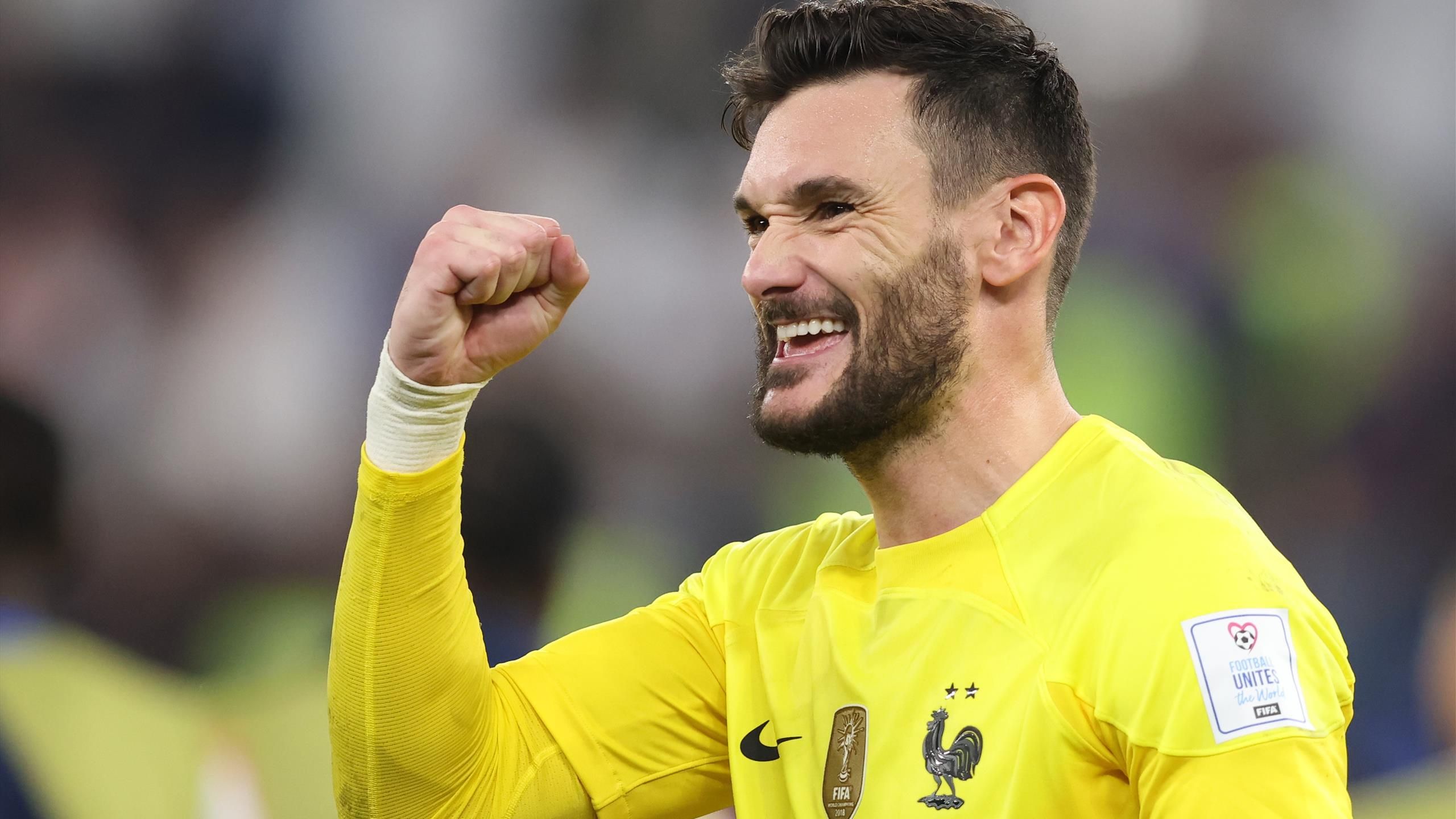 Hugo Lloris blows Ball