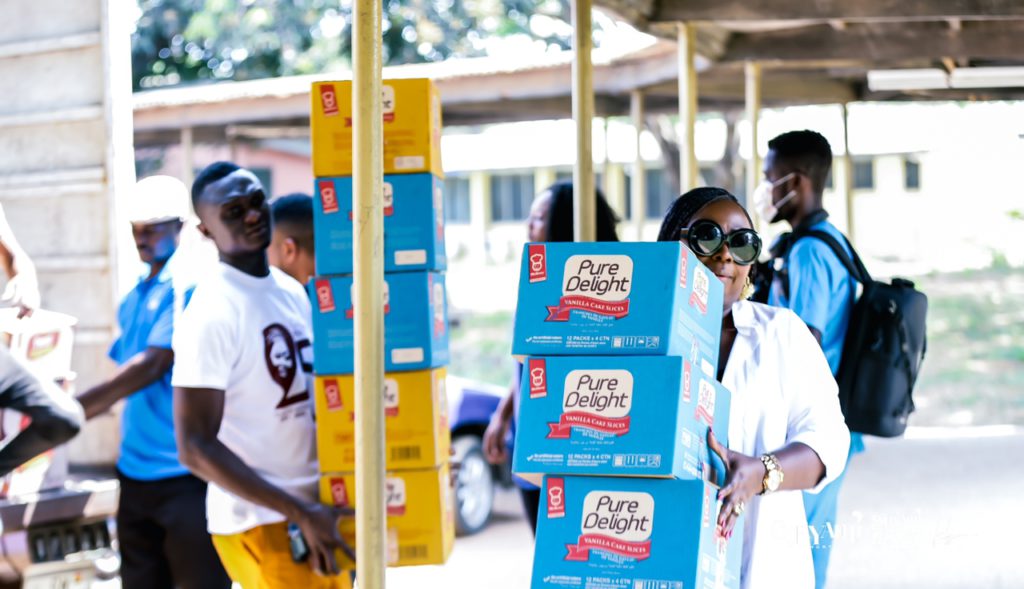 Photos: Gifty Anti fetes children at Tema General Hospital to mark 53rd birthday