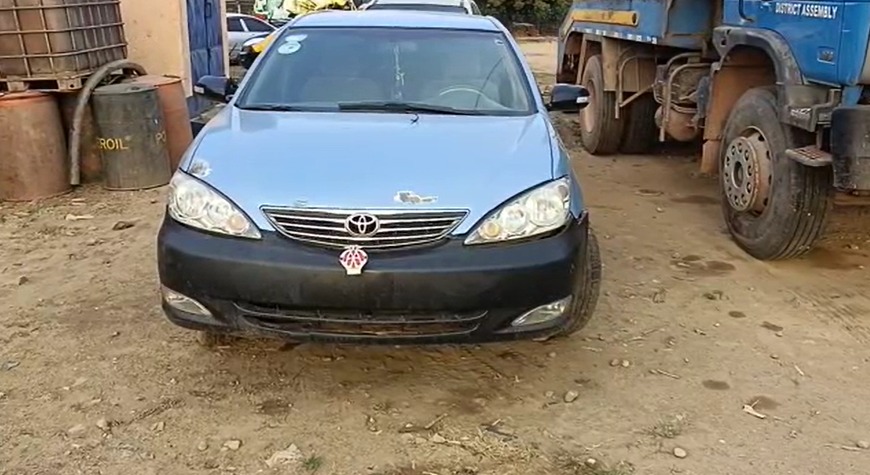 Suspected thieves involved in an accident in front of police station