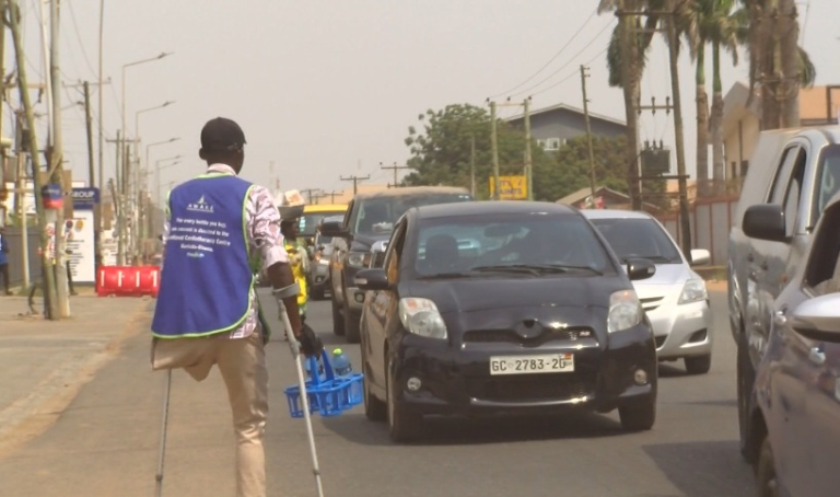 Amputee father of 3 hawking to make ends meet