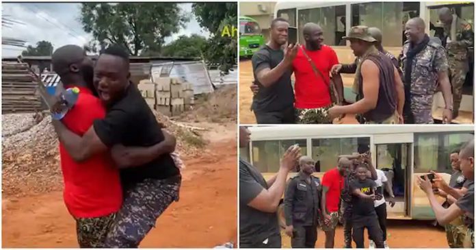 Ras Nene interacting with the excited soldiers and police officers in Techiman Photo Source: Ahodwo TV Ras Nene interacting with the excited soldiers and police officers in Techiman Photo Source: Ahodwo TV