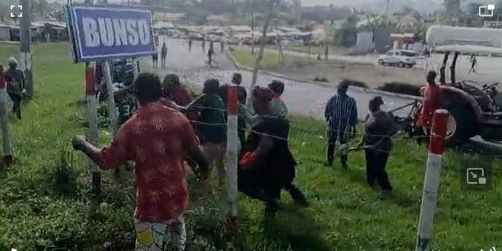 [VIDEO] Tension mounts between Bunso and Nsutam