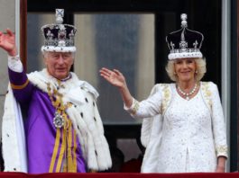 Britain's King Charles and Queen Camilla wave on the Buckingham Palace balcony following their coronation ceremony in London, Britain May 6, 2023. REUTERS/Matthew Childs