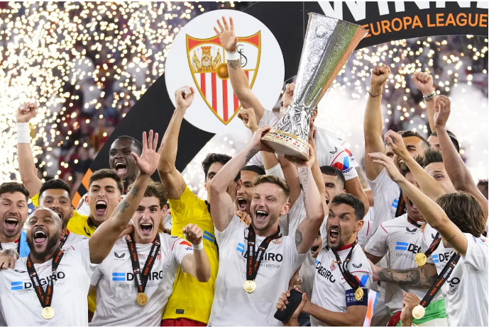 Sevilla’s team captain Ivan Rakitic lifts the trophy after winning the Europa League final soccer match between Sevilla and Roma, at the Puskas Arena in Budapest, Hungary, Wednesday, May 31, 2023. Sevilla defeated Roma 4-1 in a penalty shootout after the match ended tied 1-1. (AP Photo/Petr David Josek)(Petr David Josek / Associated Press)