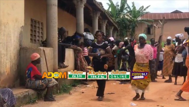 Kumawu Bye-Election: Voters queue for cash [Video]