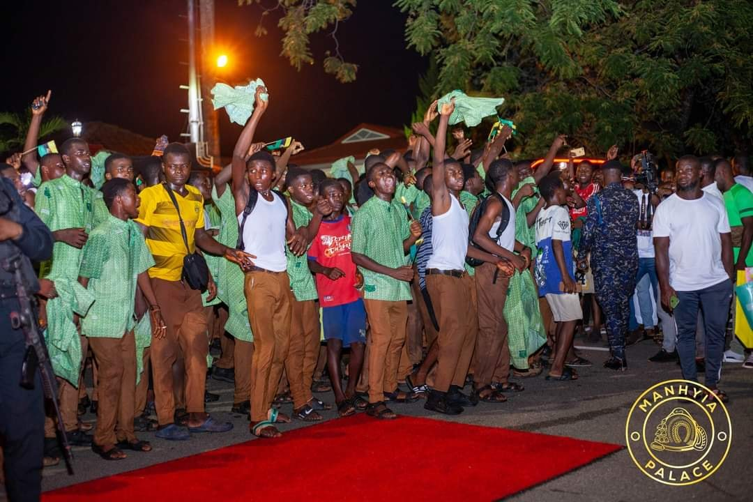 Rousing welcome for Otumfuo, Lady Julia [Photos] - Adomonline.com