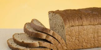 The 'correct' name for the end slice of bread has divided Brits (Image: Getty Images/Tetra images RF)