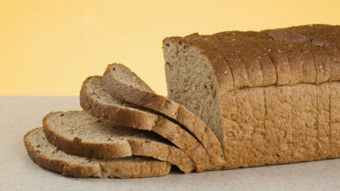 The 'correct' name for the end slice of bread has divided Brits (Image: Getty Images/Tetra images RF)