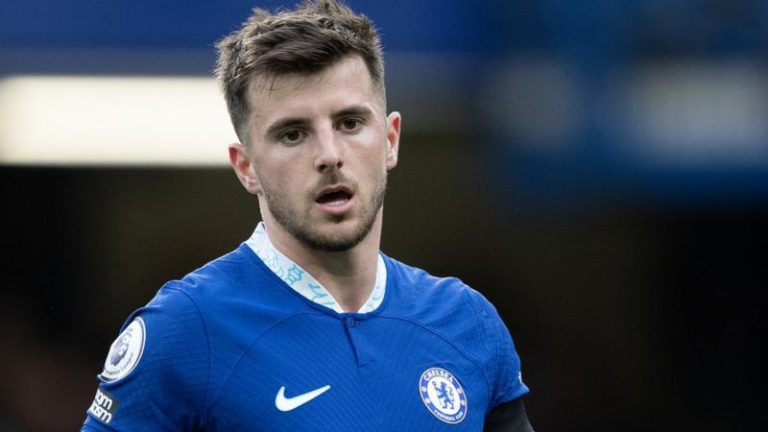 Manchester United to make third bid of about £55m for Chelsea midfielder Mason Mount
