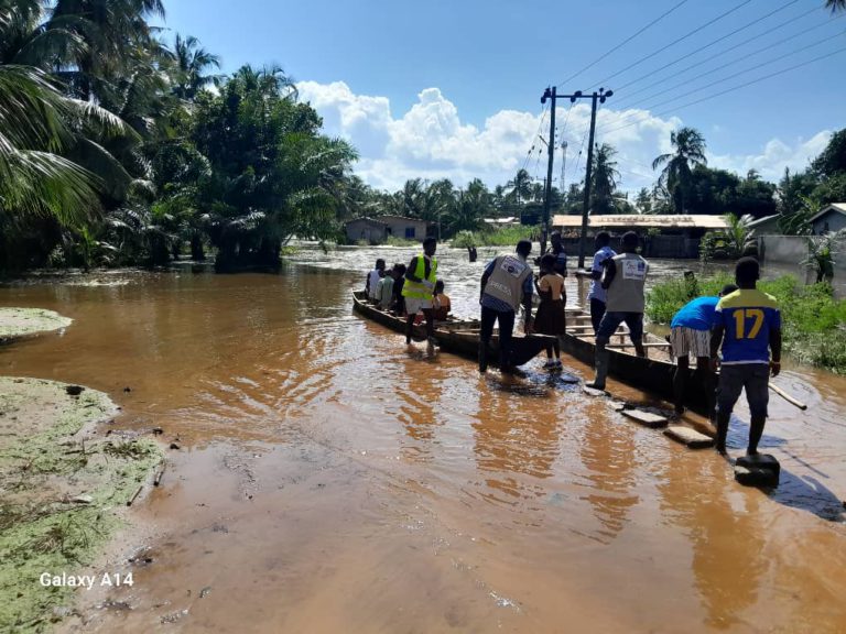 Residents, travellers stranded as road linking Suaman-Juaboso floods