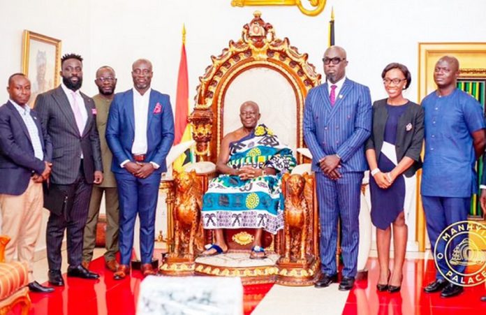 Otumfuo Osei Tutu II with the project team