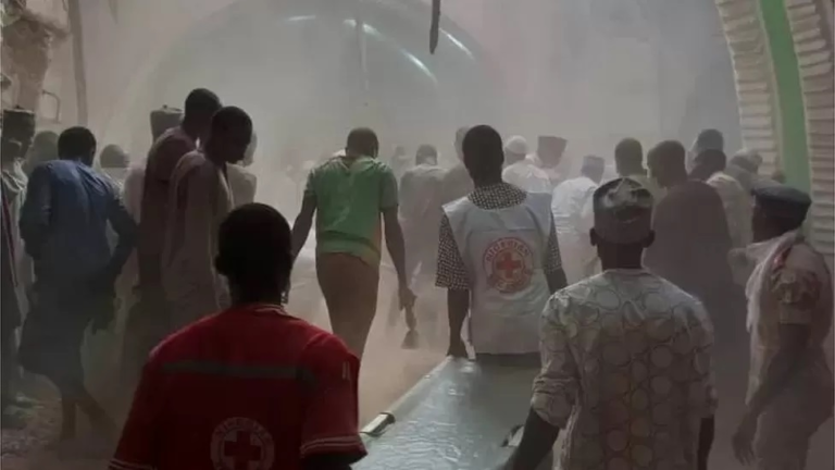 7 dead after Nigeria mosque collapse