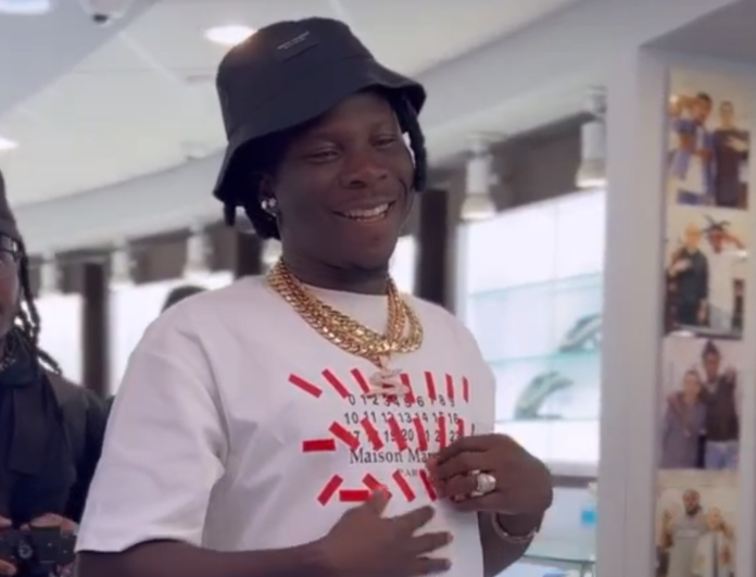 Stonebwoy visits Ice Box Diamonds and Watches shop in Atlanta, USA before alleged robbery incident