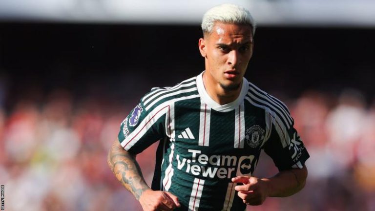 Antony to delay Manchester United return after assault allegations