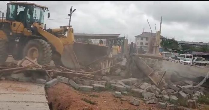 Gomoa East Assembly demolishes road-blocking structure in Gomoa Akotsi