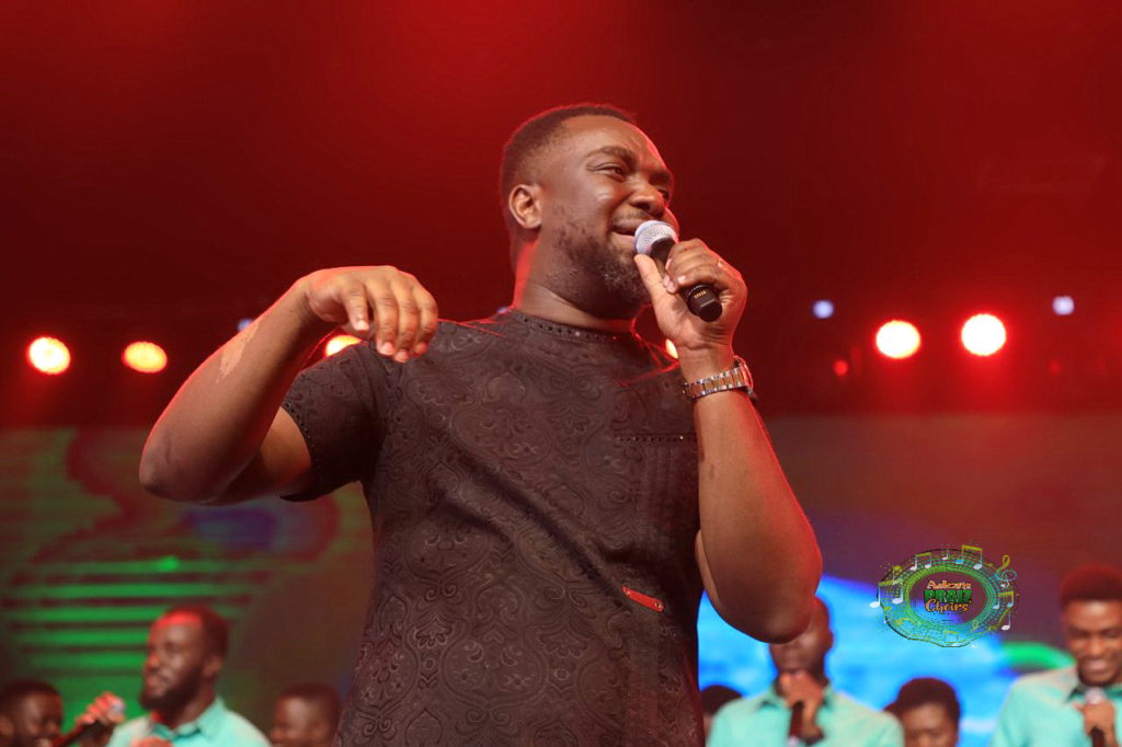 Joe Mettle performs with Cedar Mountain AG at Adom Praiz 2023 06