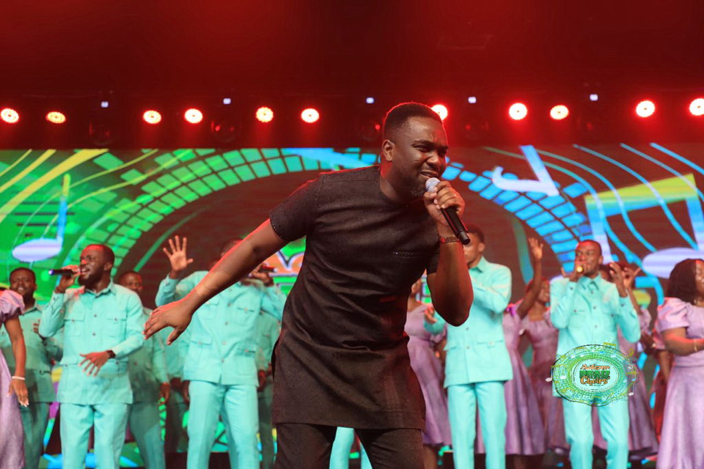 Joe Mettle performs with Cedar Mountain AG at Adom Praiz 2023 07