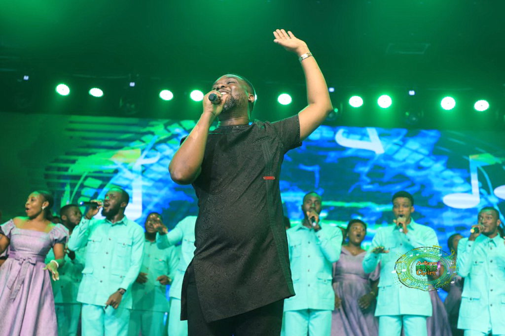 Joe Mettle performs with Cedar Mountain AG at Adom Praiz 2023 08