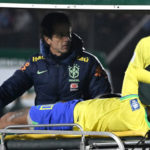 Neymar Jr. leaves game against Uruguay with knee injury