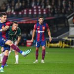 Lewandowski scores twice as Barcelona beat Alaves