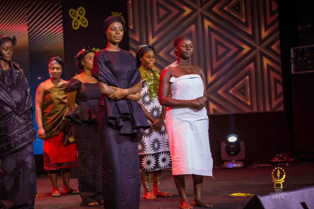 Local women Ghana bare breast Africa African stand pose formal seated chair  west skirt dress local benin bight coast Stock Photo - Alamy