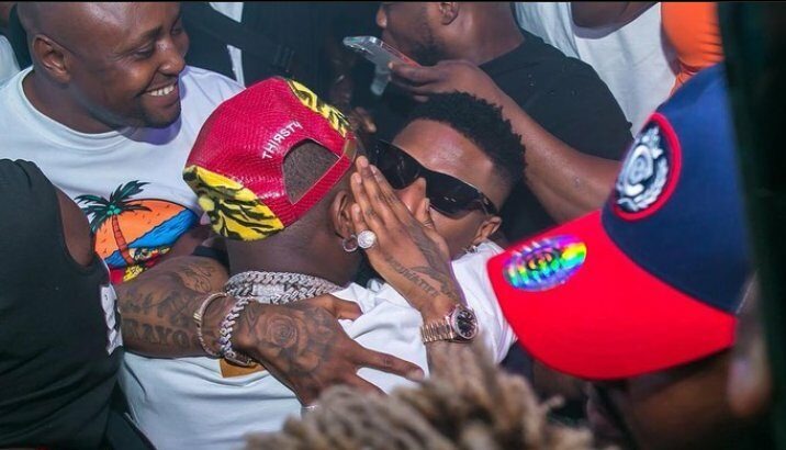 Reactions as Davido and Wizkid finally reunite after long ‘beef’