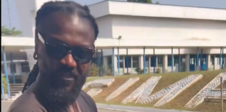 Samini shows off GIMPA Project Management degree certificate