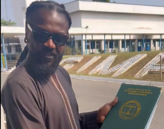 Samini shows off GIMPA Project Management degree certificate