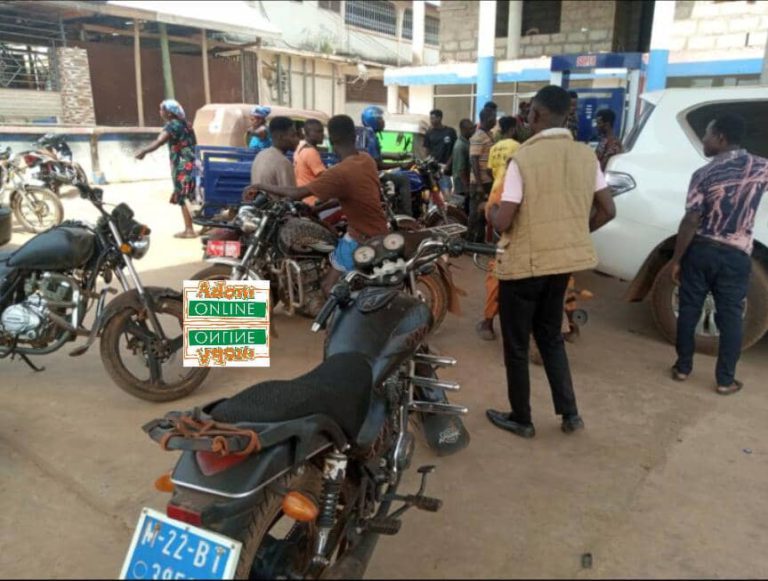 Long queues at fuel pumps as petrol shortage hits Drobo [Photos]