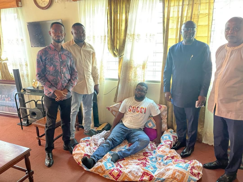 Bawumia visits ailing actor John Peasah