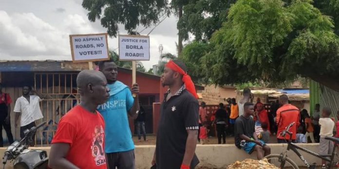 Mallam residents protest over poor roads