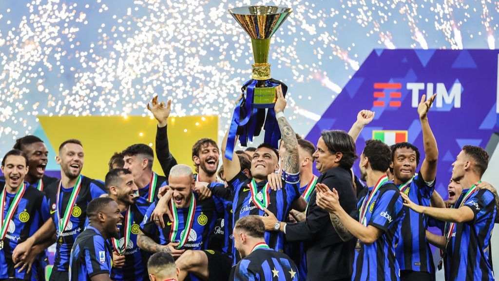 High-Quality Inter Milan Crowned Serie A Champions With Three Games To Go Wallpaper for Mobile High-Quality Inter Milan Crowned Serie A Champions With Three Games To Go Wallpaper for Mobile