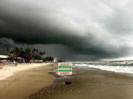 Photo taken by Adomonline.com's Dennis Kofi Adu; rainstorm, severe weather in Ghana, rain in Ghana, cloudy, rain clouds,