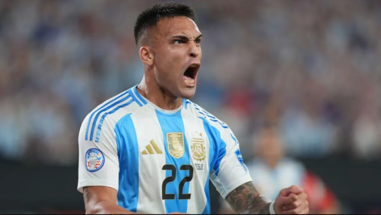 Argentina beat Chile to make Copa America quarters