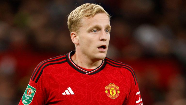 Van de Beek close to joining Girona from Man Utd
