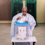 Incumbent Mauritanian President Mohamed Ould Ghazouani casts his ballot at a polling station in Nouakchott on June 29, 2024. © Michele Cattani, AFP