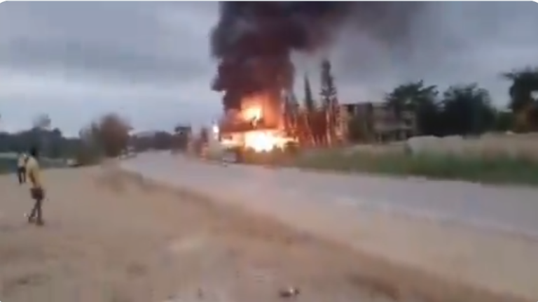 Several cars destroyed in explosion at fuel station in Bogoso [Video]