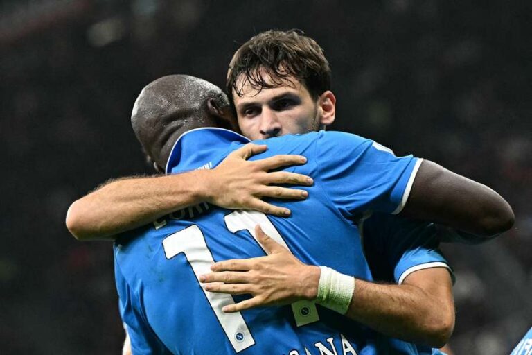 Clinical Napoli punish Milan to go seven points clear
