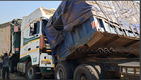 Accra-Kumasi road blocked for over 5 hours after truck collision