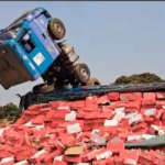 Heavy traffic on Doli bridge after truck accident leaves several vehicles stranded