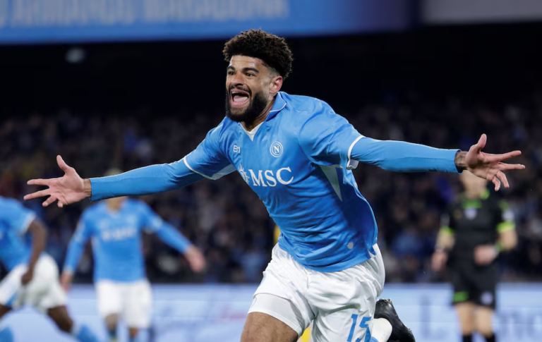 Napoli snatch late draw against Inter to keep title race bubbling