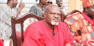 Nii Ayikwei KakalorI, newly installed Kokomlemle Mantse