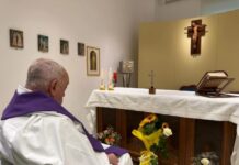 Pope seen for the first time since going to hospital