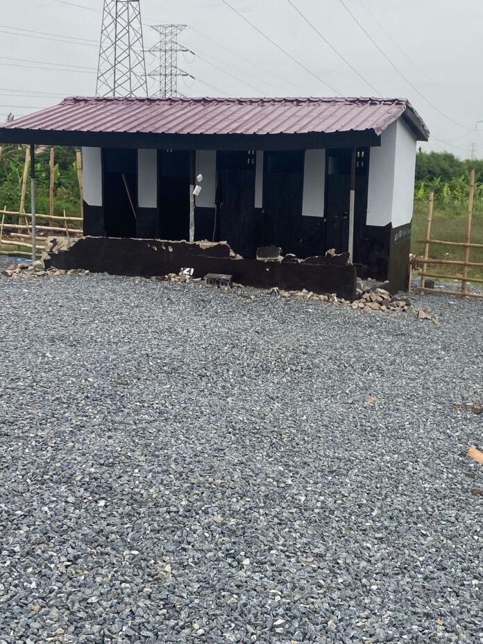 Akosua Manu toilet