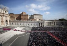 Tens of thousands queue to see Pope Francis’s body