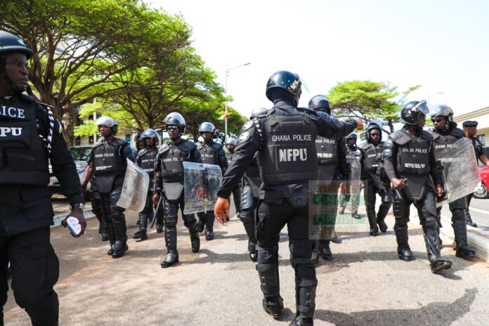 police Demo against suspension of Chief Justice #SaveTheJudiciaryDemo