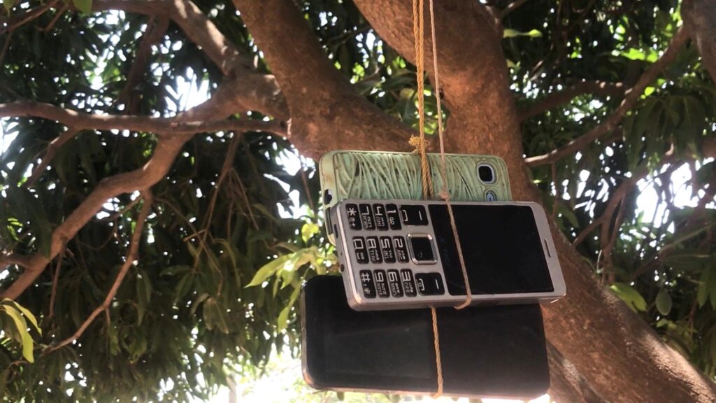 Wajah-Akura: The community residents hang phones on trees for signal [Photos]