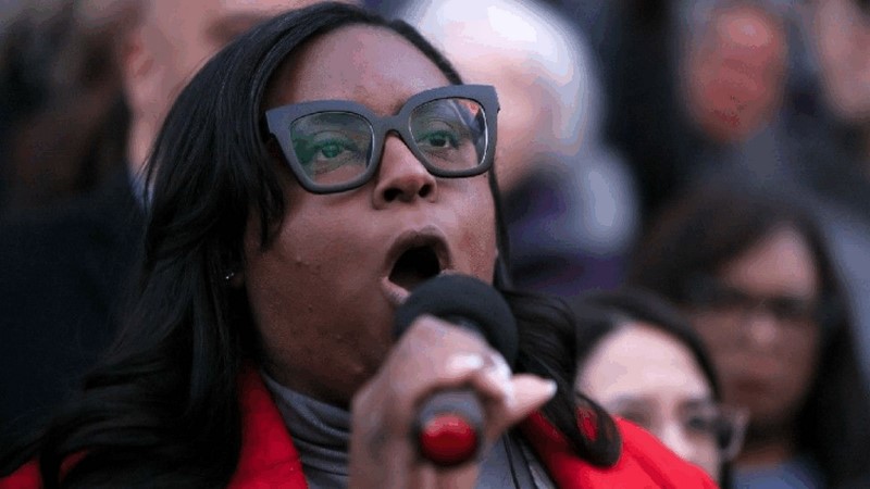 US congresswoman charged with assault outside immigration centre