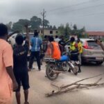 A/R: Duase drivers block road in protest of arrests of drivers charging unapproved fares